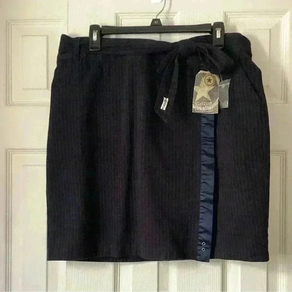 Converse One Star NWT Dark Navy Pinstripe Wrap Skirt. Size 14. - Picture 8 of 10